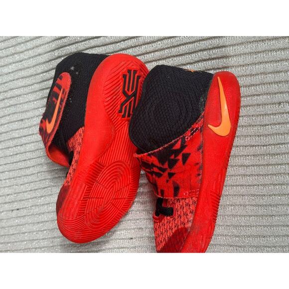 Nike Kyrie 2 TD Shoes Toddler Size 4C Red Black Hook & Loop Strap Basketball - Picture 2 of 8